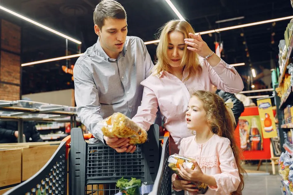 A family shopping together in a grocery store aisle